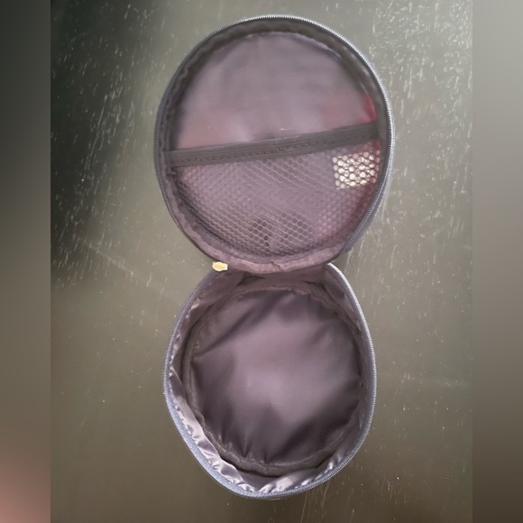 Round Cosmetics Case by Missha - Picture 7 of 8